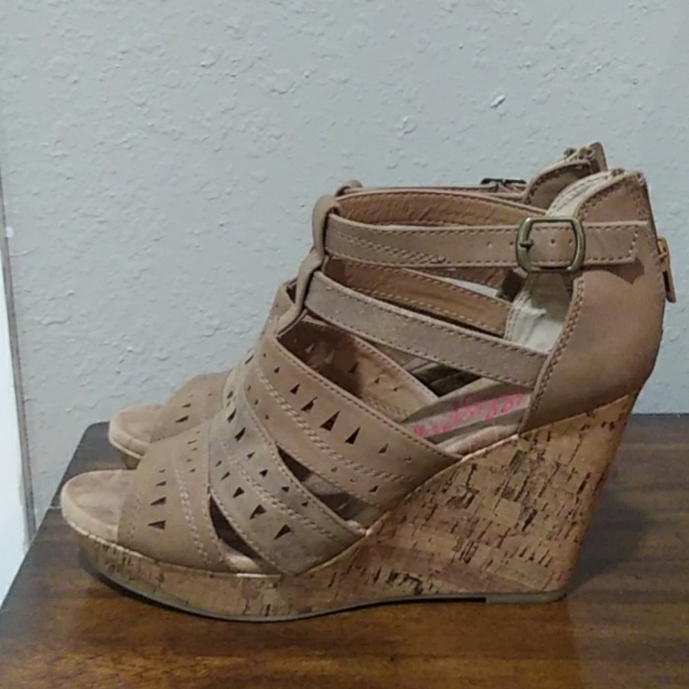 Heels - Picture 2 of 2